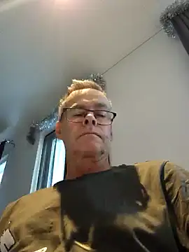 Snapshot of DarrenSullivanSlut chatting on 12.04.24 DarrenSullivanSlut online show from 12.04.24