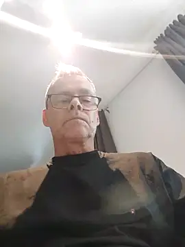 Snapshot of DarrenSullivanSlut chatting on 02.24.25 DarrenSullivanSlut online show from 02.24.25