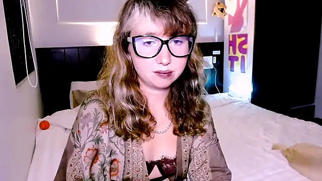 Cosmo Riri online show from 10.26.25