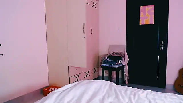 Cosmo Riri online show from 03.11.26