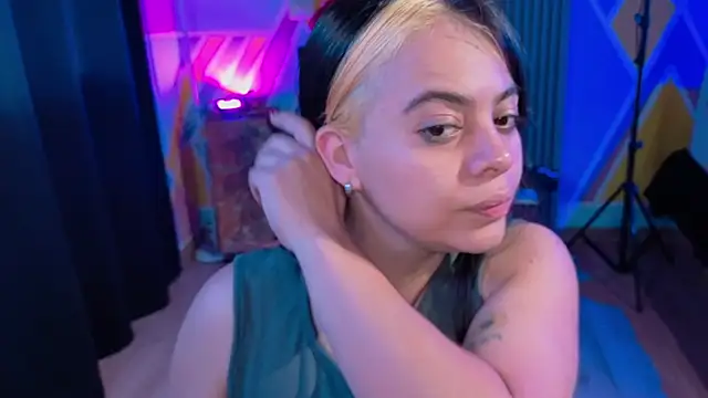 Cuttiealice online show from 10.25.25