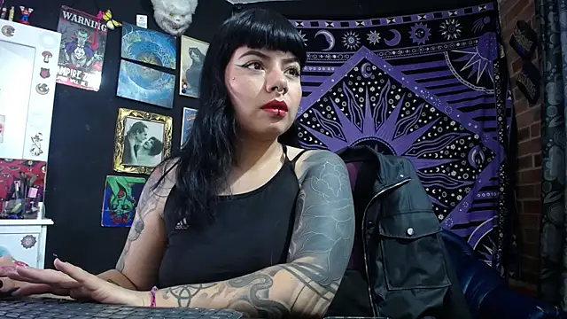 Yourmadame P online show from 07.06.26
