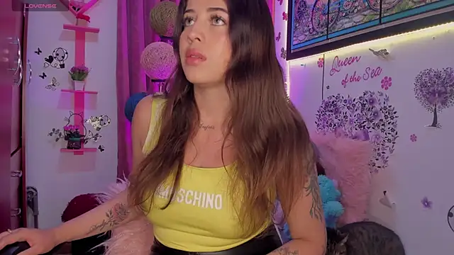 Snapshot of zoe_kittylove chatting on 12.18.24 zoe kittylove online show from 12.18.24