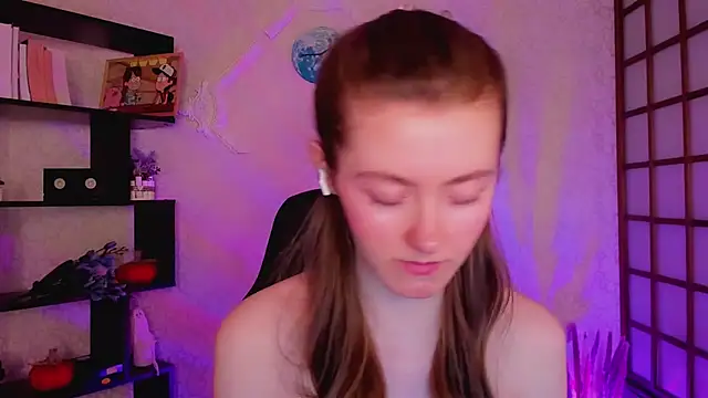 KateCuddle online show from 12.18.24