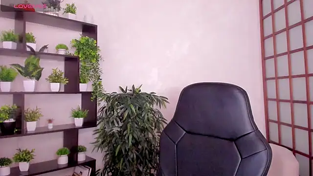 KateCuddle online show from 11.26.25