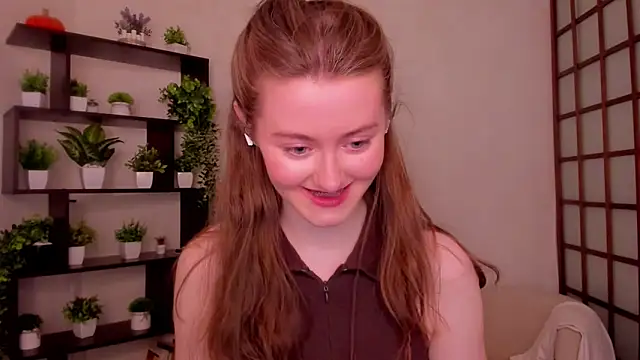 Snapshot of KateCuddle chatting on 04.29.26 KateCuddle online show from 04.29.26