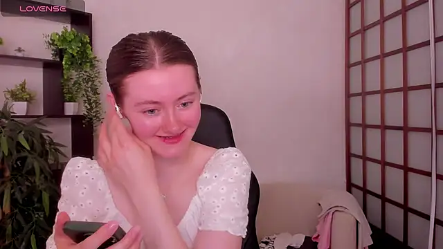 KateCuddle online show from 07.02.26