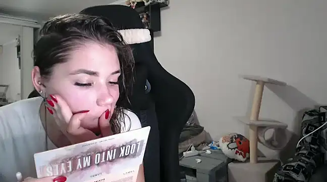 Snapshot of delightful_sofi chatting on 12.29.24 delightful sofi online show from 12.29.24