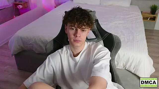 Snapshot of cute_thomas chatting on 12.07.24 cute thomas online show from 12.07.24