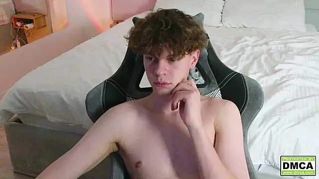 Snapshot of cute_thomas chatting on 12.16.24 cute thomas online show from 12.16.24