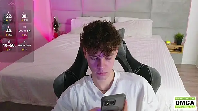 Snapshot of cute_thomas chatting on 12.28.24 cute thomas online show from 12.28.24