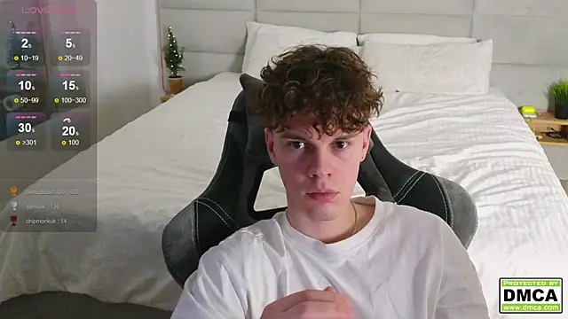 Snapshot of cute_thomas chatting on 12.29.24 cute thomas online show from 12.29.24