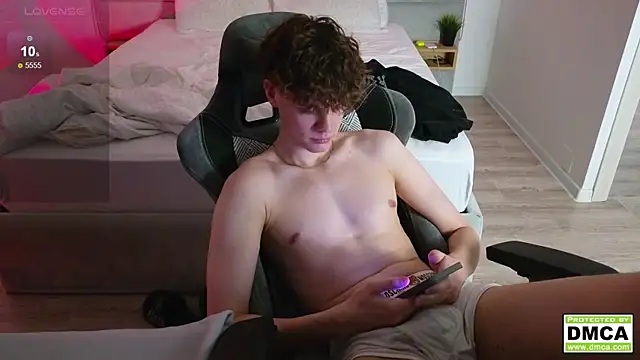 Snapshot of cute_thomas chatting on 02.01.25 cute thomas online show from 02.01.25