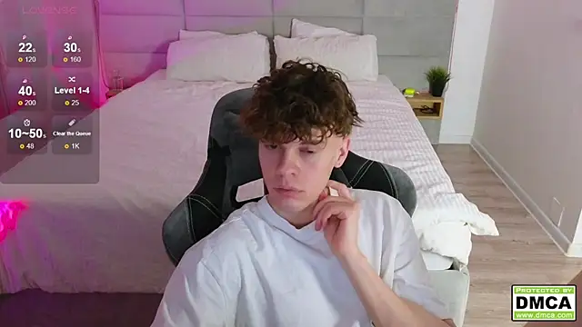 Snapshot of cute_thomas chatting on 02.10.25 cute thomas online show from 02.10.25