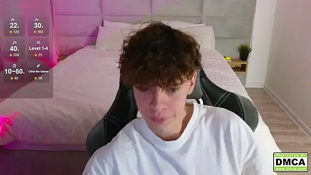 Snapshot of cute_thomas chatting on 02.11.25 cute thomas online show from 02.11.25