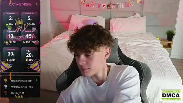 Snapshot of cute_thomas chatting on 02.15.25 cute thomas online show from 02.15.25