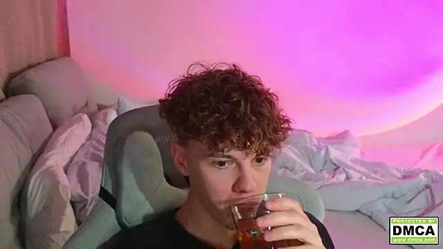 Snapshot of cute_thomas chatting on 09.25.25 cute thomas online show from 09.25.25