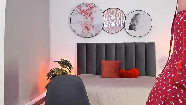 SaharaGarcia   online show from 02.04.25