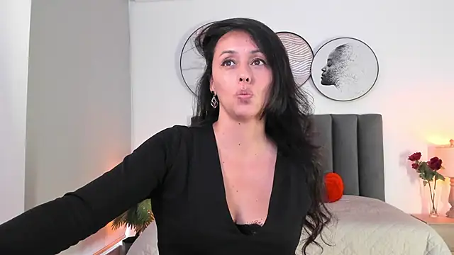 SaharaGarcia   online show from 02.19.25