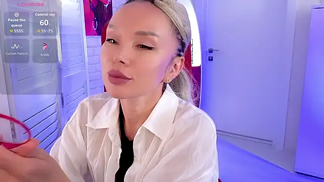 WhiteBunny online show from 04.15.26