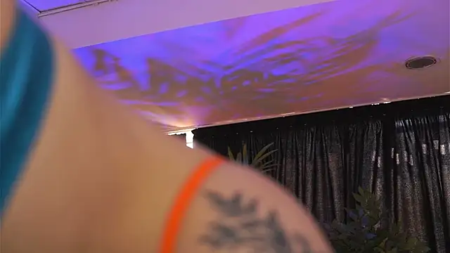 Snapshot of HotSkinnyX chatting on 03.06.25 HotSkinnyX online show from 03.06.25