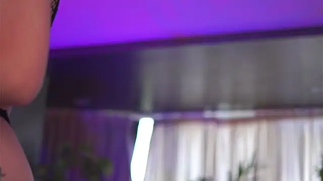 Snapshot of HotSkinnyX chatting on 09.15.25 HotSkinnyX online show from 09.15.25