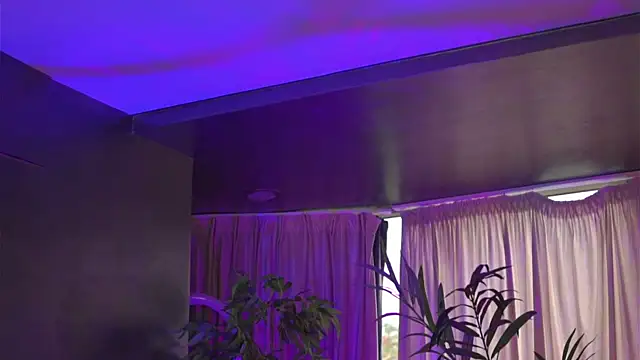 Snapshot of HotSkinnyX chatting on 09.29.25 HotSkinnyX online show from 09.29.25