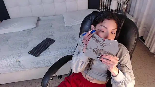 LiaVillalobos online show from 12.22.25