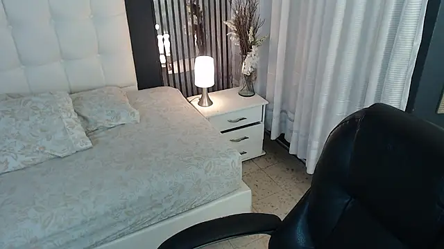 LiaVillalobos online show from 02.10.26