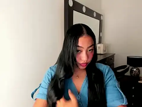 Snapshot of brunetenikole02 chatting on 02.20.25 brunetenikole02 online show from 02.20.25