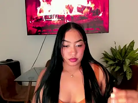 Snapshot of brunetenikole02 chatting on 02.25.25 brunetenikole02 online show from 02.25.25