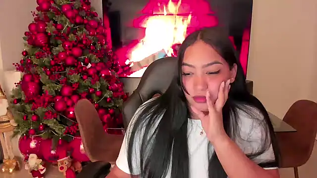 Snapshot of brunetenikole02 chatting on 12.18.25 brunetenikole02 online show from 12.18.25