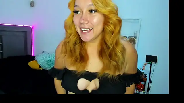 Snapshot of Cherrynoa chatting on 10.26.25 Cherrynoa online show from 10.26.25