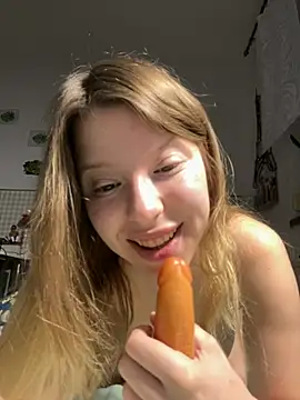 Snapshot of kimczii chatting on 04.27.26 kimczii online show from 04.27.26