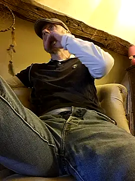 Snapshot of eddouxxx78 chatting on 04.24.26 eddouxxx78 online show from 04.24.26