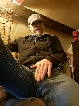 Snapshot of eddouxxx78 chatting on 04.29.26 eddouxxx78 online show from 04.29.26