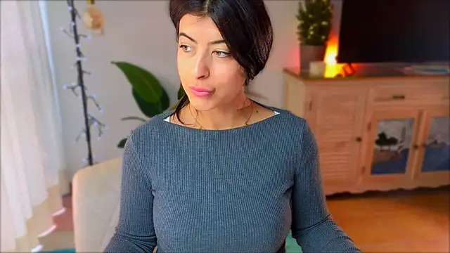 Snapshot of anabelcurvy chatting on 12.11.24 anabelcurvy online show from 12.11.24