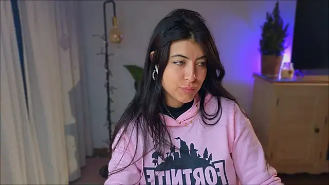 Snapshot of anabelcurvy chatting on 12.16.24 anabelcurvy online show from 12.16.24