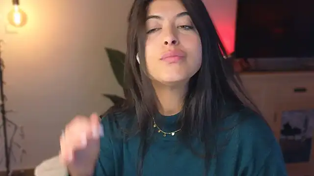 Snapshot of anabelcurvy chatting on 12.21.24 anabelcurvy online show from 12.21.24