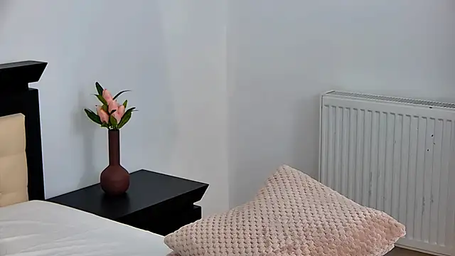 Sierra Halle online show from 03.10.25