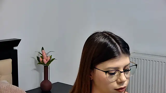 Sierra Halle online show from 03.16.25