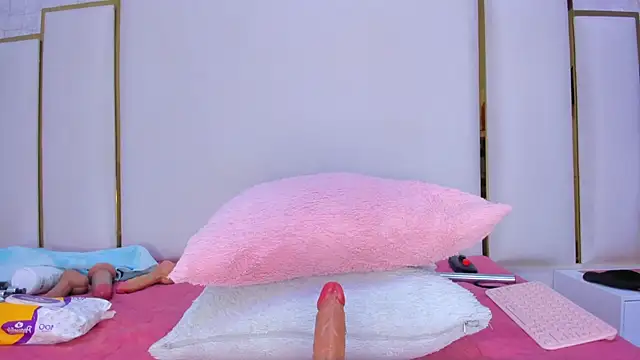 Snapshot of paola_rodriguez chatting on 09.29.25 paola rodriguez online show from 09.29.25