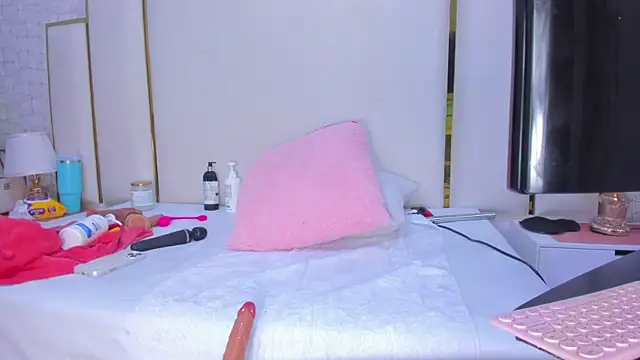 Snapshot of paola_rodriguez chatting on 10.04.25 paola rodriguez online show from 10.04.25