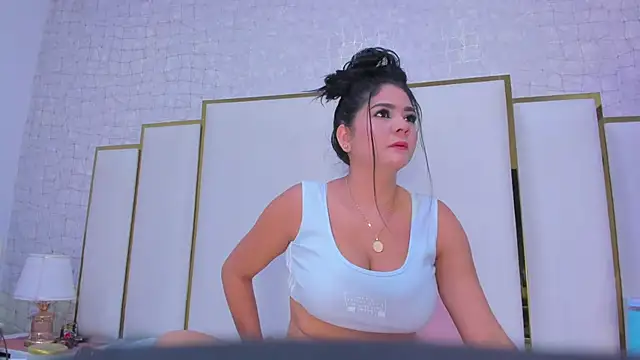 Snapshot of paola_rodriguez chatting on 10.17.25 paola rodriguez online show from 10.17.25