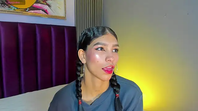 Snapshot of LauraAristizabal chatting on 04.25.26 LauraAristizabal online show from 04.25.26