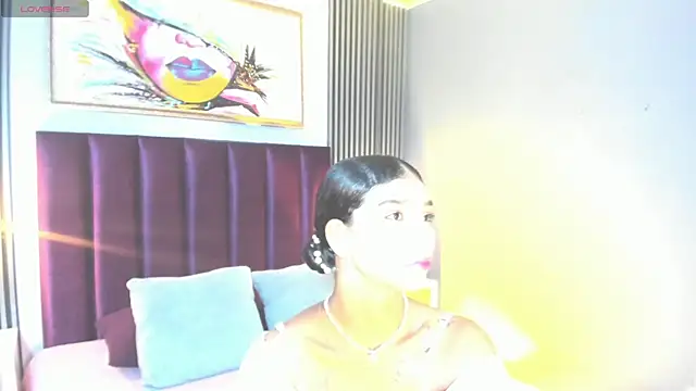 Snapshot of LauraAristizabal chatting on 04.28.26 LauraAristizabal online show from 04.28.26