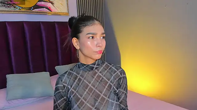 Snapshot of LauraAristizabal chatting on 05.11.26 LauraAristizabal online show from 05.11.26