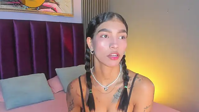 Snapshot of LauraAristizabal chatting on 05.19.26 LauraAristizabal online show from 05.19.26