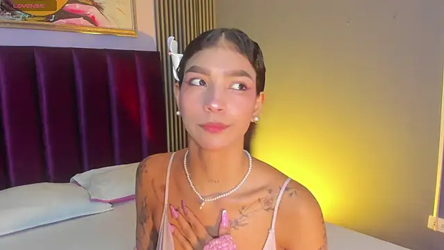 Snapshot of LauraAristizabal chatting on 05.20.26 LauraAristizabal online show from 05.20.26