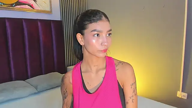 Snapshot of LauraAristizabal chatting on 05.22.26 LauraAristizabal online show from 05.22.26